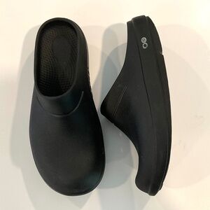 OOFOS OOcloog Black Size Women’s 8 Men’s 6